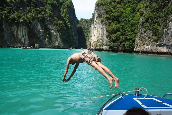 Phi Phi & Maya Bay Speedboat: All-Day Food & Choice of 3 Marinas - The Lounge-to-Boat Routine: Snacks, Safety, and a Guide Briefing