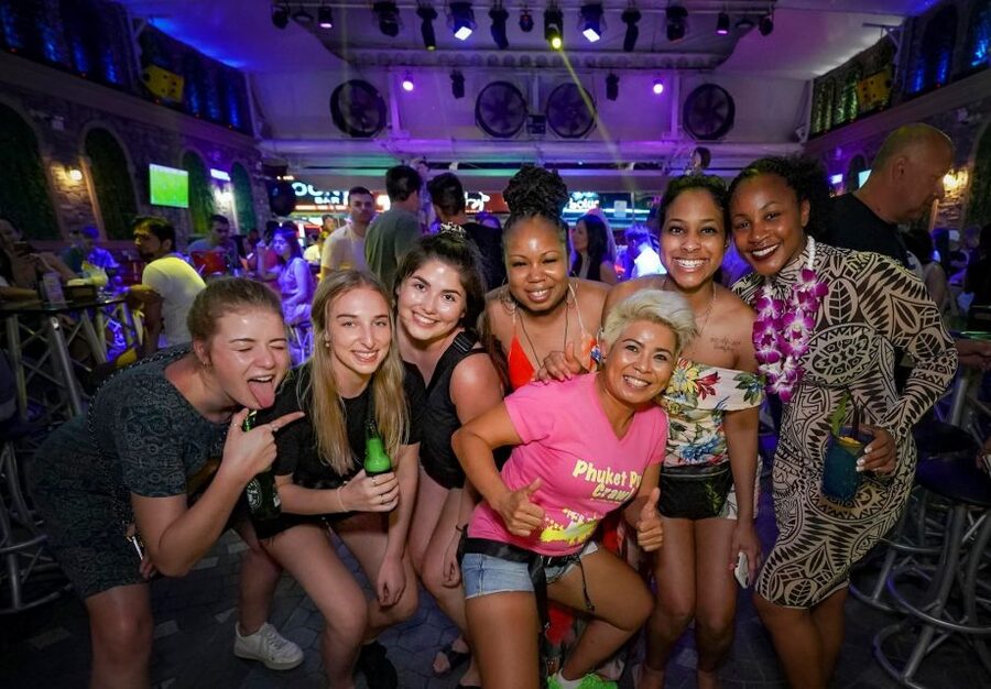 Phuket: Bar Crawl Tour - The 6-hour flow: two bars, then the club