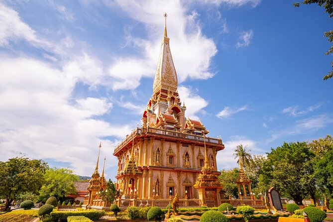 Phuket City Half-Day Guided Tour with Lunch and Pick-up - The small-group van ride: why group size matters