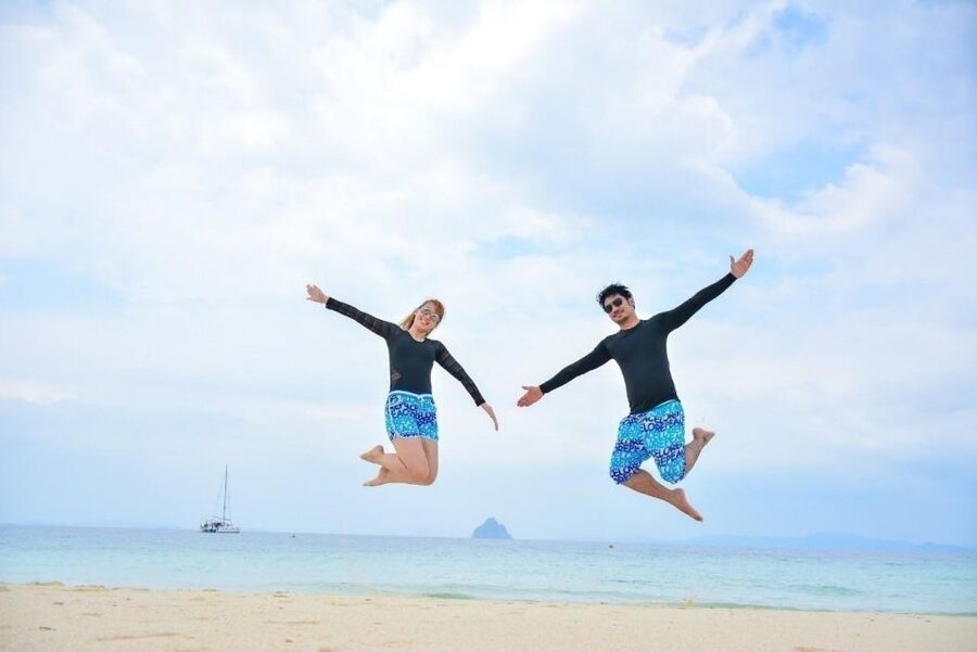 Phuket: Coral Island Half-Day Tour by Speedboat - Coral Island time on the beach: 3 hours where you can relax or swim