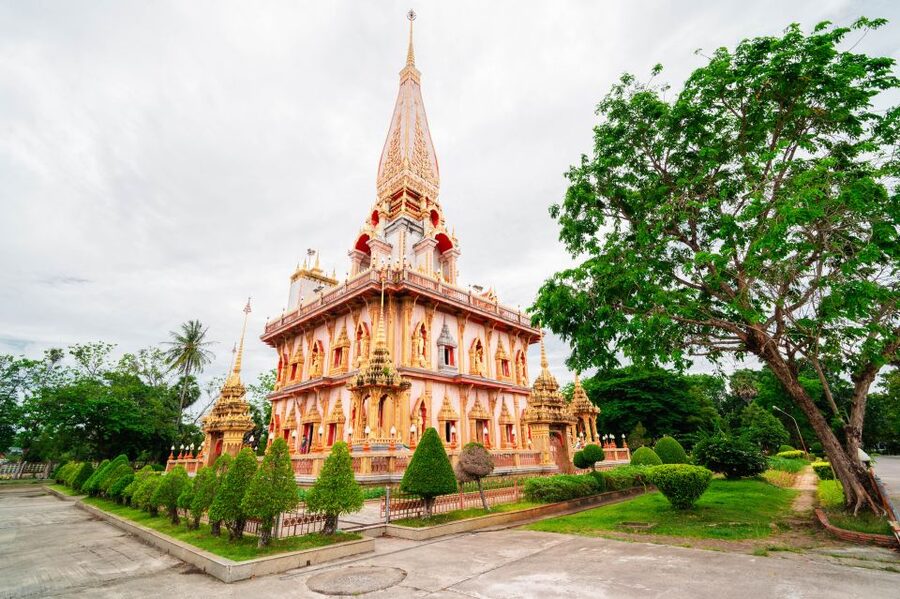Phuket: Half-Day City Highlights and Viewpoints Group Tour - Chalong Temple: pagoda sparkle and Cham Abbot details