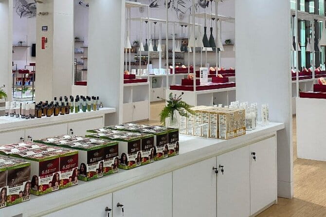 Phuket Local Shopping Factory - Stop 2: Gems Gallery Phuket and how Thailand’s gems get presented