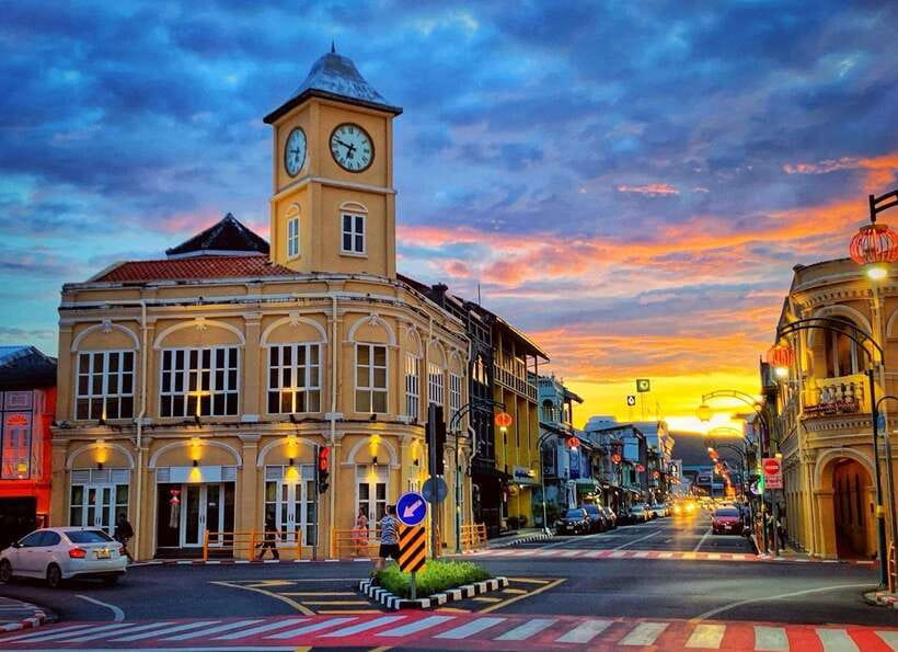 Phuket: Old Town Half-Day Sightseeing with Local Guide - Hotel Pickup, Shared Group Timing, and Why It Matters