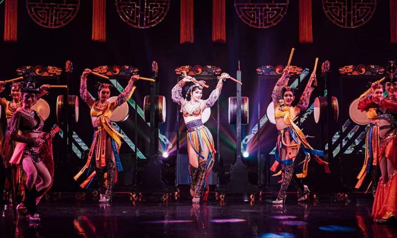 Phuket: Simon Cabaret Show Tickets Optional First 3 Rows - Phuket’s Simon Cabaret: A fast, theatrical night in Patong