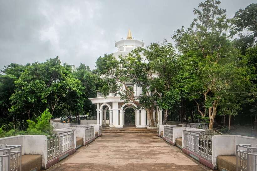 Phuket: Wat Chalong, Viewpoint, and Old Town Guided Tour - Phuket Town Old Town walk: Sino-Portuguese streets plus local food moments