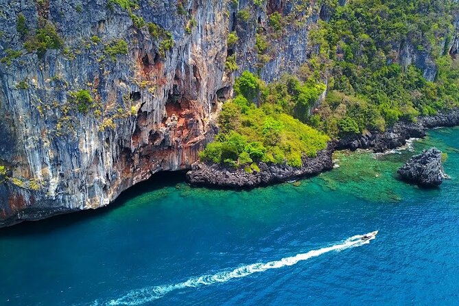 Phuket: Wow Andaman Snorkeling Trip to Phi Phi & Bamboo Islands - First stop: Phi Phi Leh (Ko Phi Phi Lee) and the Loh Dalum Bay swim