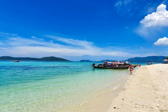Pigs Island exclusive Semi VIP - Laemsor Pagoda: The Photo Stop That Breaks Up the Journey