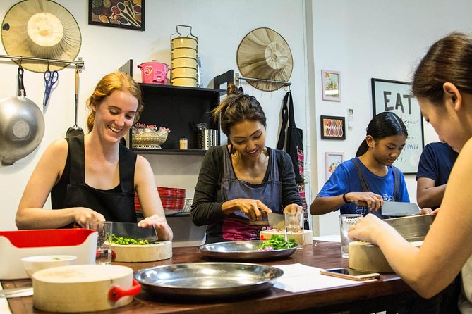 Pink Chili - Thai Cooking Class and Market Tour in Bangkok - Step 2: Picking ingredients like you actually know what you’re doing