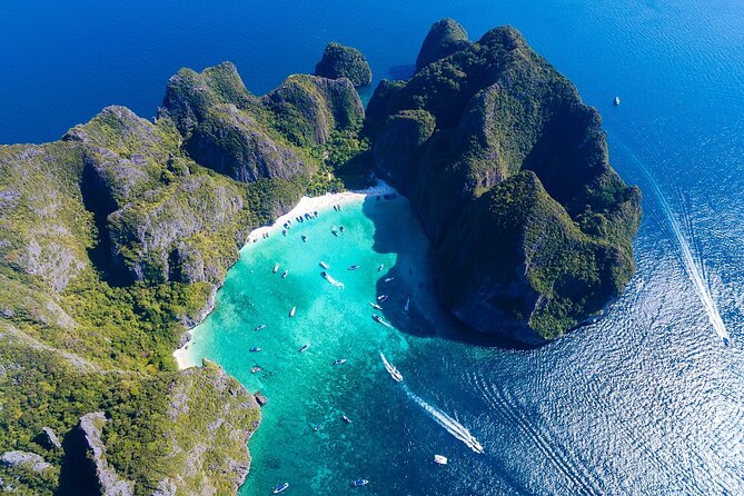 Premium Phi Phi, bamboo island tour Speed Catamaran - First, the boat: small group, fast ride, real comfort