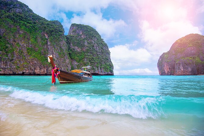 Premium Phi Phi Islands tour by Explera DMC - Pileh Lagoon swimming at Ko Phi Phi Lee