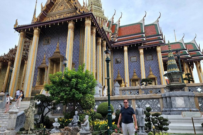 Private Bangkok Grand Palace Full-Day City sightseeing Tour - Wat Traimit and the Golden Buddha stop in Chinatown area
