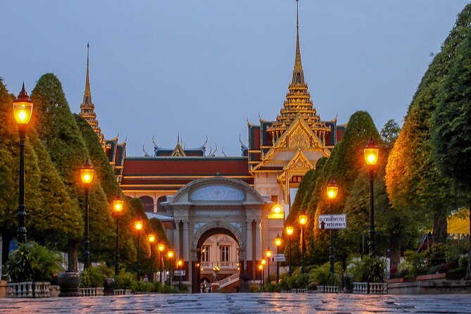 Private Bangkok Night Tour by Tuk Tuk with Dinner - Passing the Grand Palace at night: great photos, closed gates