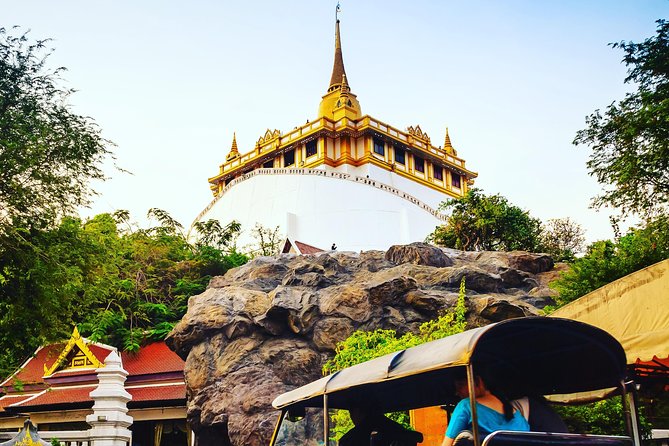 Private Bangkok Tuk Tuk Sunset Long-tail Night Lights - Loha Prasat under night lights: calm temples after the climb