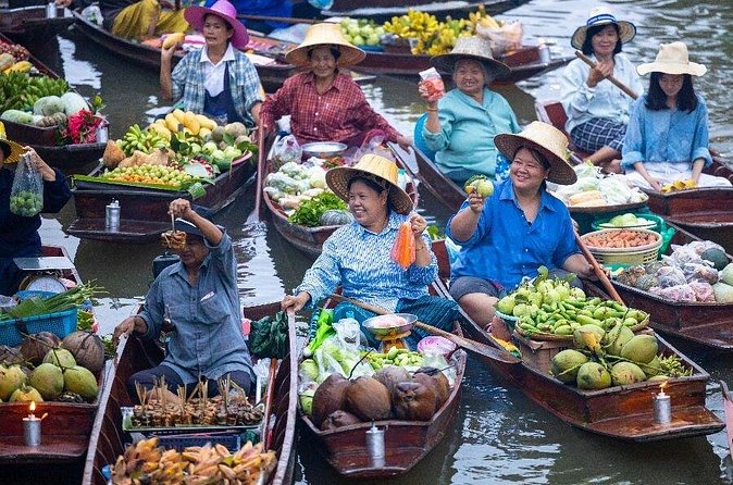 Private Damnoen Saduak Floating Market and Train Market Tour - The optional paddle boat ride you might want