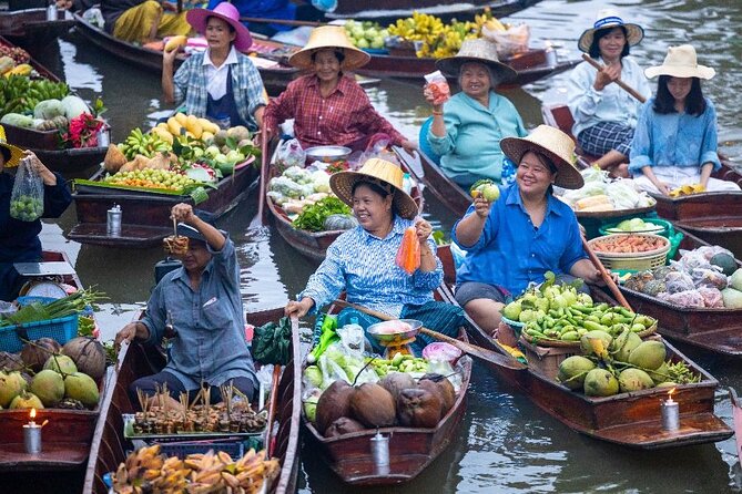 Private Damnoen Saduak Floating Market and Train Market Tour - Maeklong Railway Market, the Hoops Rom moment when the train arrives