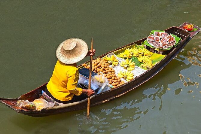 Private Damnoen Saduak Floating Market and Train Market Tour - Guides and drivers, what to look for in a private market day