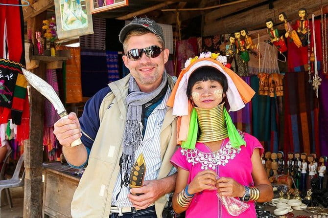 Private Day Tour Doi Suthep Temple and Handicraft Center - San Kamphaeng craft road: how to shop smarter, not harder