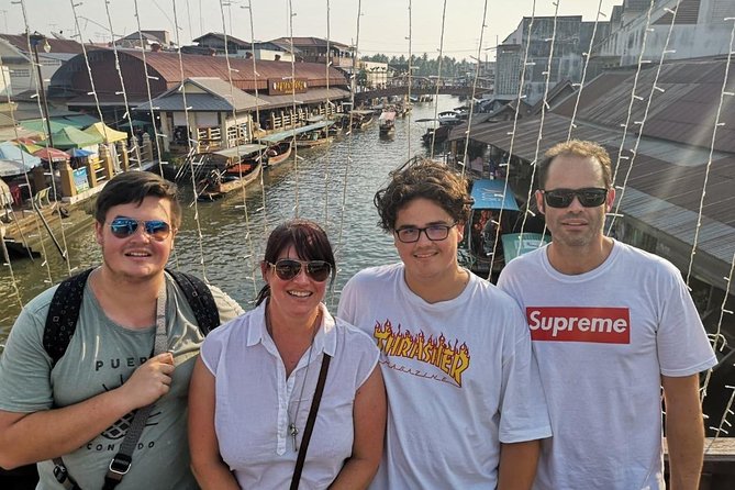Private Excursion to Maeklong Railway & Amphawa Floating Markets - Food and drink details: What’s included and why it helps