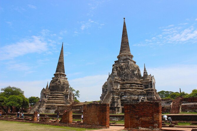 Private Floating Market and Historical Ayutthaya Sightseeing Tour - Maeklong Railway Market: the train-owned-aisle moment