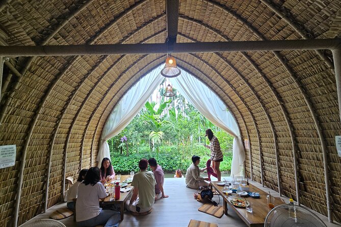 Private Floating Market, Train Market and After Rain Cafe Tour - Mae Klong Railway Market: the train pass that makes the day click