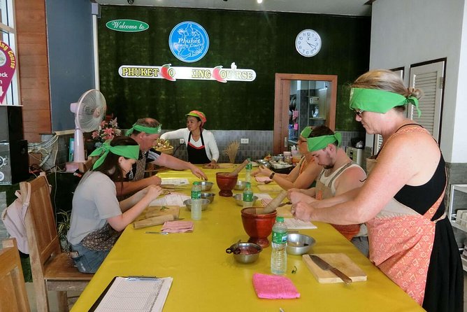 Private food Tour + Sightseeing +Thai Cooking class - The Thai cooking class: Panang curry and pad thai skills you can use