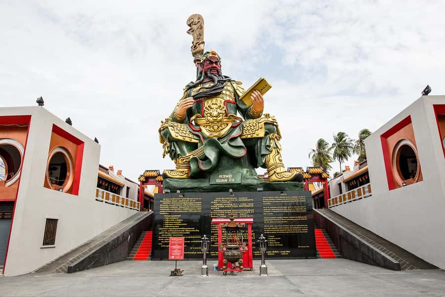 Private Group Half-Day City Tour Around Koh Samui - Wat Plai Laem: a quick temple stop that sets the tone