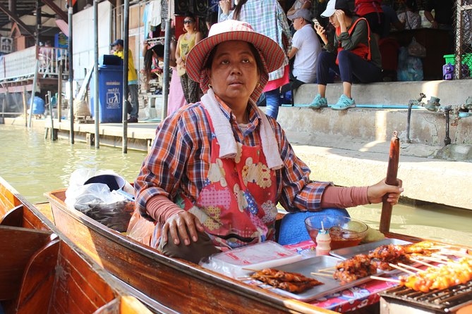 Private Guided Tour to Train Market and Damnoensaduak Floating Market - First: what you’re really signing up for