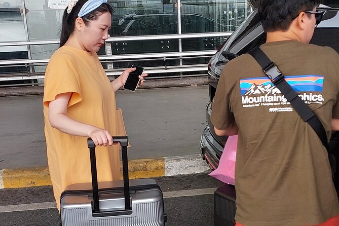 Private Shuttle SUV Bangkok From or To Airport - Hotel Pickup: The Lobby Name Sign Method