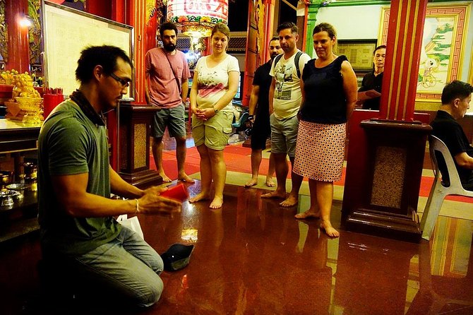 PRIVATE - STEET FOOD TOUR CHINA TOWN incl. food and drinks - Stop 1: Wat Traimit introduction, but the Golden Buddha is closed