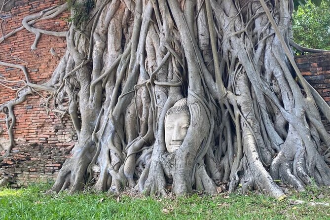 Private tour : A day in a life to visit Ayutthaya with authentic local lunch - Stop 3: Wat Na Phra Meru Rachikaram for the royal-dress Buddha