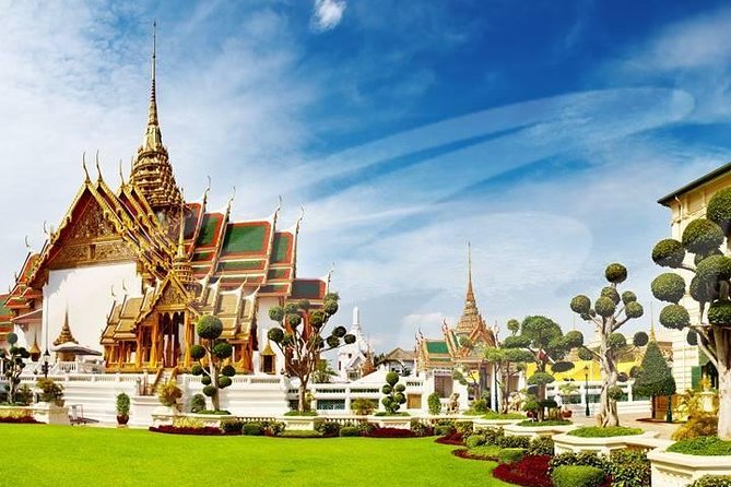 Private Tour: Bangkok's Grand Palace Complex and Wat Phra Kaew - Stop 2: The Grand Palace, Royal Halls, and Jade Details You Might Miss