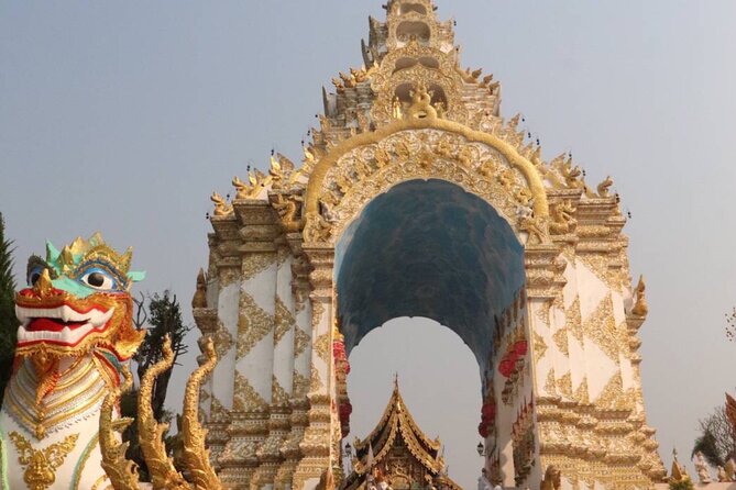 Private Tour Chiang Rai 3 Wonderful Temples & Lalitta Cafe - Door-to-door Chiang Rai comfort, private car and English help