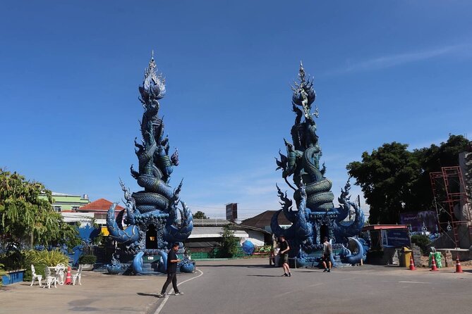 Private Tour Chiang Rai 3 Wonderful Temples & Lalitta Cafe - Huay Pla Kang Red Temple, hilltop views, and the Rainbow Temple option