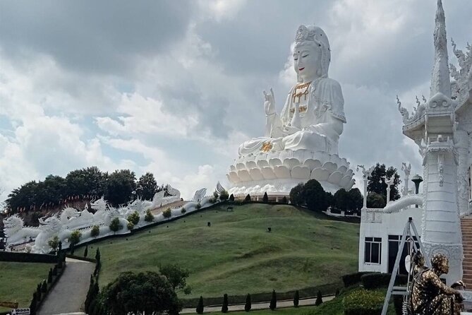 Private Tour Chiang Rai 3 Wonderful Temples & Lalitta Cafe - Lalitta Cafe stop: a timed breather before the drive back