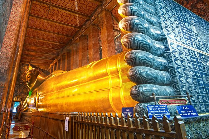 Private Tour of Bangkok's Temples Including Reclining Buddha (Wat Pho) - Stop 1: Wat Traimit’s solid-gold Buddha and Chinatown’s edge