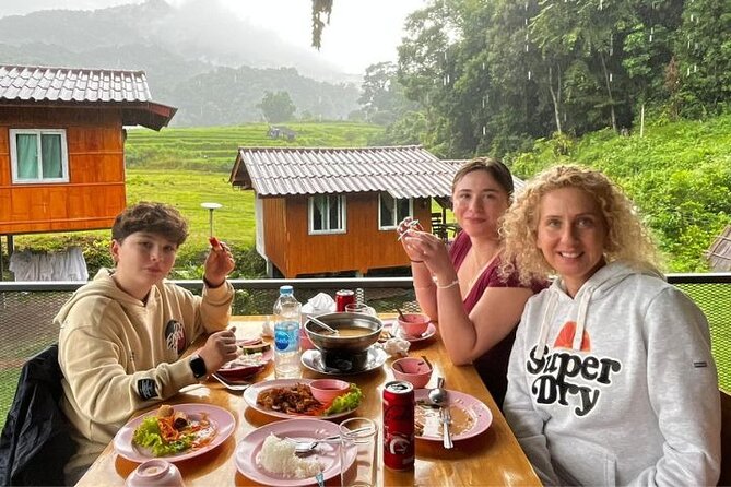 Private Tour to Doi Inthanon including Twins Pagodas and Hiking - The Royal Twin Pagodas: Phra Maha Dhatu Nabha Metaneedol and Nabhapol Bhumisiri
