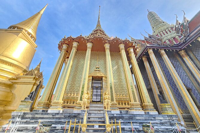 Private Tour to Grand Palace of Bangkok, Pho and Arun Temple - Wat Phra Kaew and the Emerald Buddha: the sacred center of Thailand