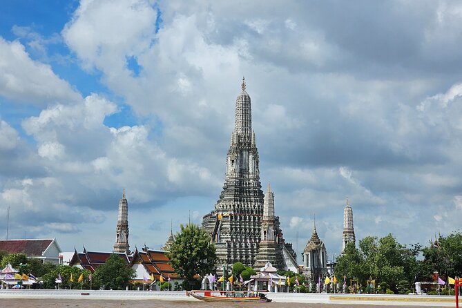 Private tour to Wat Pho,Wat Arun, Canal Tour,Flower Market - Pak Khlong Talad flower market: color, scent, and local energy