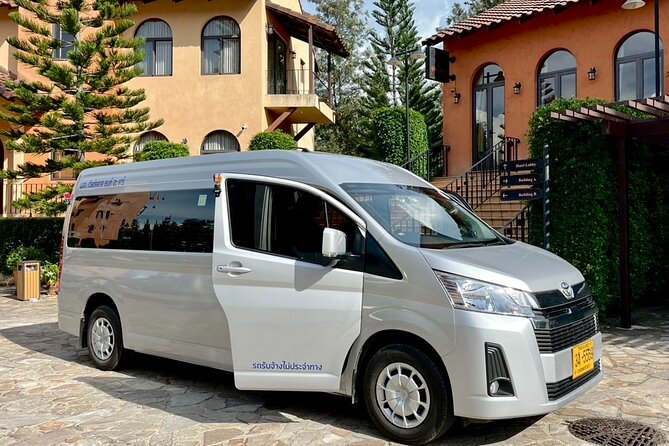 Private Transfer from Hotel to Bangkok Airport incl. tollway - A direct, no-drama ride to Bangkok Airport