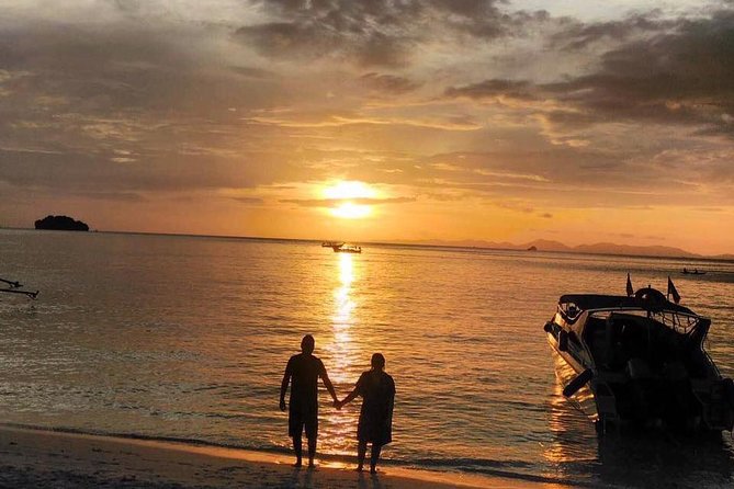 Railay and 4-Island Sunset Speedboat Cruise with Night Snorkel - Food and drinks: beach meals that keep you satisfied