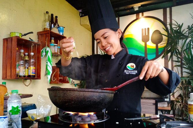 Riverside Thai Cooking Half Day Class - Market Walk With Chef Apple: herbs, curry paste, and what you’re really buying