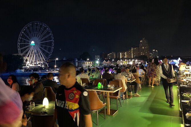 Royal Princess Dinner Cruise: Bangkok Chao Phraya River - Entertainment: live music and cabaret, best enjoyed from the right spot