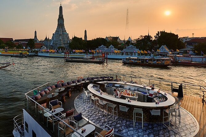 Saffron: A Luxurious Dinner Voyage on the River of Kings - The vibe: live entertainment, DJ possibilities, and no lecturing