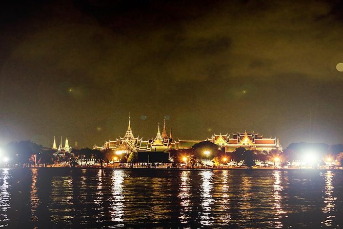 Saffron Luxury Dinner Cruise: A Journey on the River of Kings - The Palace Complex at Night: Wat Phra Kaew Illuminated
