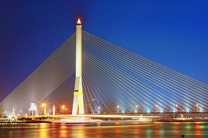 Saffron Luxury Dinner Cruise: A Journey on the River of Kings - Wat Arun, the 70-Meter Spire, and the Photo Moment