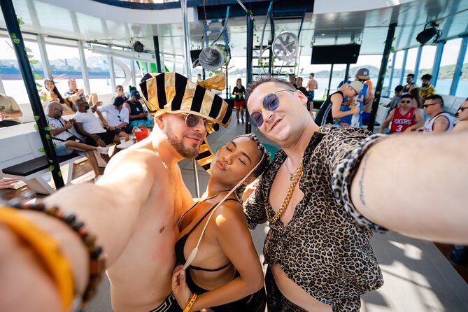 Sailaway Boat Party Phuket - Drinks and buffet: what you eat and why it matters