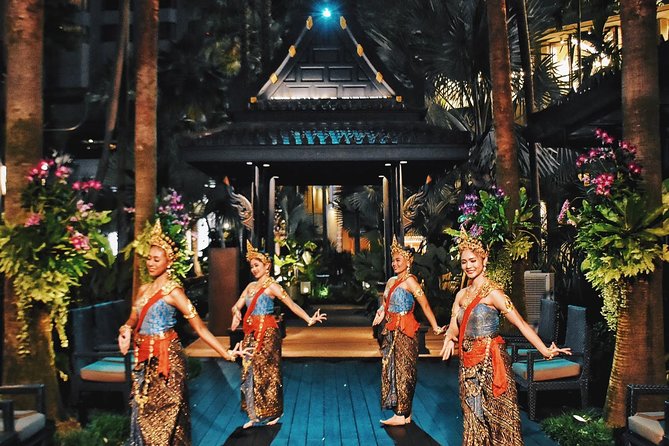Shangri-La Hotel's Salathip Thai Restaurant Experience - Live Thai Dance During Dinner, and How to Time Your Expectations