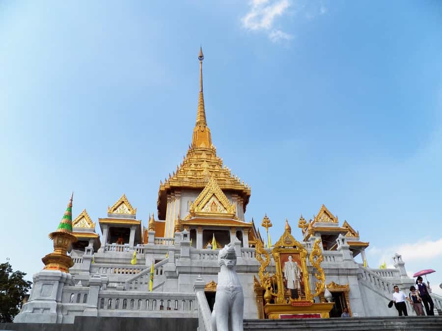Shared Tour: Wat Pho, Wat Traimit and Wat Benchamabophit - Pickup, Timing, and Where the Day Ends