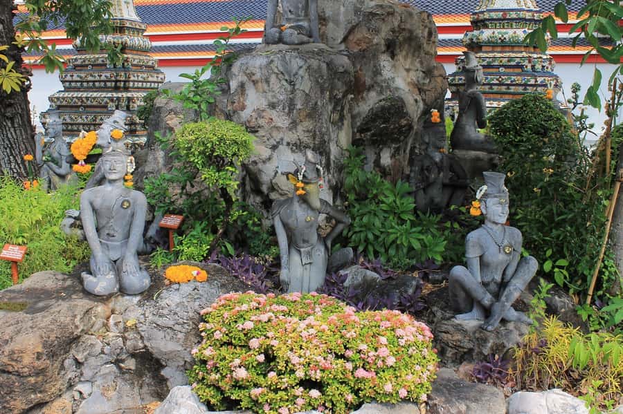 Shared Tour: Wat Pho, Wat Traimit and Wat Benchamabophit - Wat Pho: Reclining Buddha, Murals, and a One-Hour Strategy