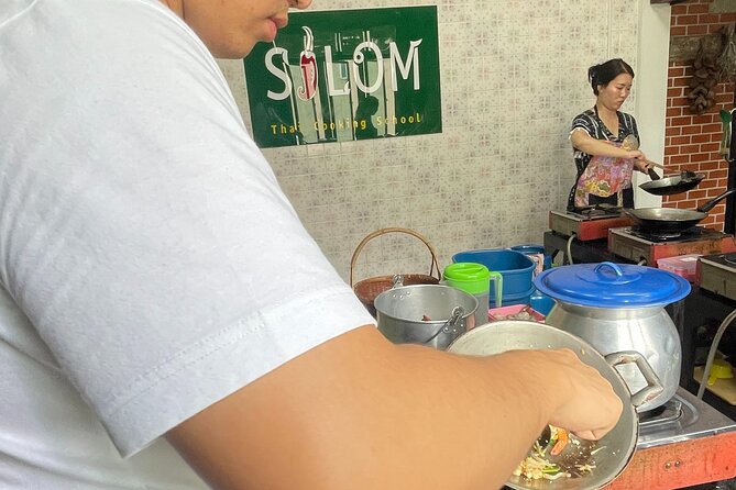 Silom Thai Cooking Experience with Market Visit - Timing and meeting point: how to not get stuck waiting